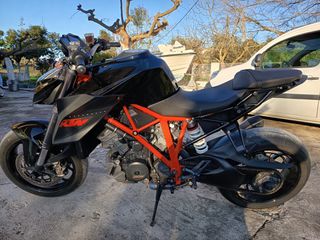 KTM 1290 Super Duke R 2015-thumb-1