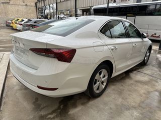 Skoda Octavia 2021-thumb-5