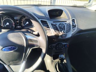 Ford Fiesta 2015-thumb-4
