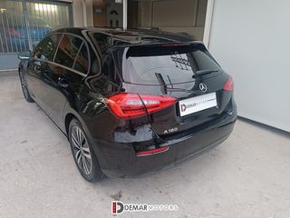 Mercedes-Benz A 180 2018 1.3 136Hp STYLE-thumb-2