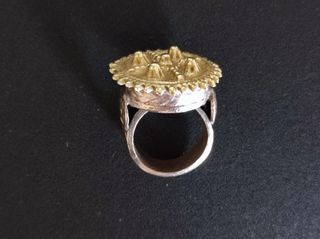 Δαχτυλίδι ασημένιο antique βάρους 15,11 γραμ. Μέγεθος 60 η 9 1|8. Διάμετρος επιφάνειας δαχτυλιδιού 27,67 χιλιοστά.  Σε εξαιρετική κατάσταση