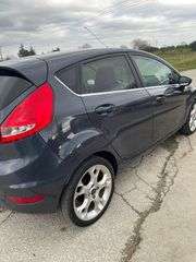 Ford Fiesta 2014-thumb-4