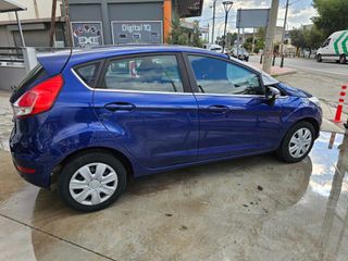 Ford Fiesta 2015-thumb-2