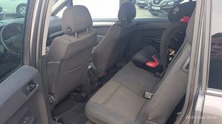 Opel Zafira 2011-thumb-10