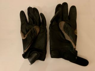Πωλείται γάντια δερμάτινα dainese 40€