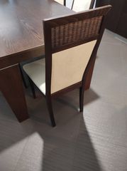 τραπεζαρία με έξι καρέκλες.-thumb-1