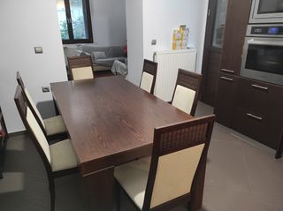 τραπεζαρία με έξι καρέκλες.-thumb-4
