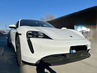 Porsche Taycan 2023-thumb-1