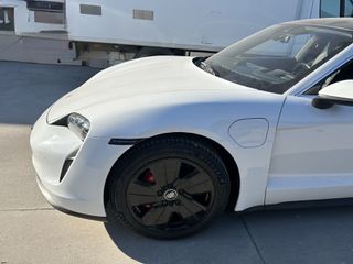 Porsche Taycan 2023-thumb-6