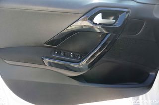 Peugeot 208 2018 Allure, Automatic, Navi, Clima-thumb-16