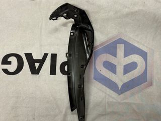 Καπάκι κονσόλας μαύρο γυαλιστερό δεξί PIAGGIO BEVERLY 300-400-thumb-4