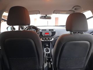 Kia Rio 2016-thumb-5