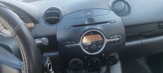 Mazda 2 2008-thumb-9