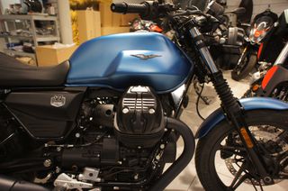 Moto Guzzi V 7 2026 MG V7 STONE ΠΡΟΣΦΟΡΑ-thumb-1