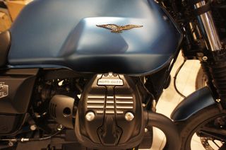 Moto Guzzi V 7 2026 MG V7 STONE ΠΡΟΣΦΟΡΑ-thumb-2