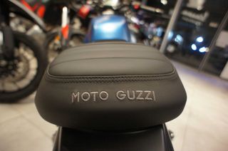 Moto Guzzi V 7 2026 MG V7 STONE ΠΡΟΣΦΟΡΑ-thumb-14