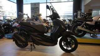 Piaggio Beverly 300i 2024 BEVERLY 300 DEEP BLACK