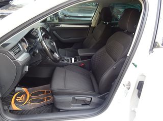 Skoda Superb 2020-thumb-10