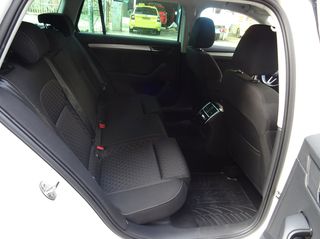 Skoda Superb 2020-thumb-12