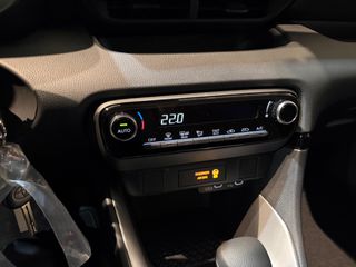 Toyota Yaris 2026 ΕΤΟΙΜΟΠΑΡΑΔΟΤΟ HYBRID ACTIVE ΠΕΡΛΑ-thumb-32