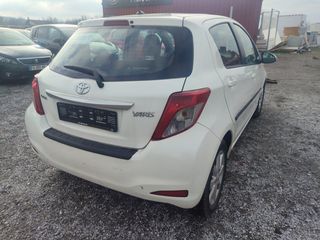 Toyota Yaris 2013-thumb-2