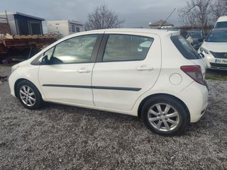 Toyota Yaris 2013-thumb-3