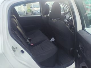 Toyota Yaris 2013-thumb-5
