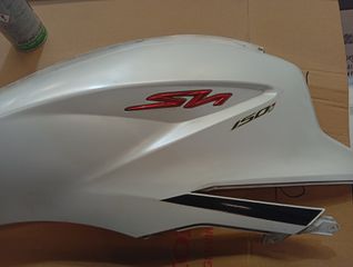 ΔΕΞΙΑ ΟΥΡΑ ΛΕΥΚΗ SH 150 2022-2024 (ΜΑΖΙ ΜΕ ΑΥΤΟΚΟΛΛΗΤΑ)-thumb-2