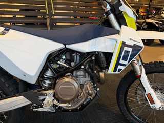 Husqvarna 701 Enduro 2026-thumb-1