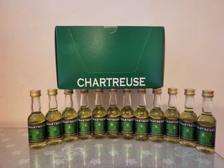12 x Chartreuse liqueur miniatures. Λικερ μινιατουρες.