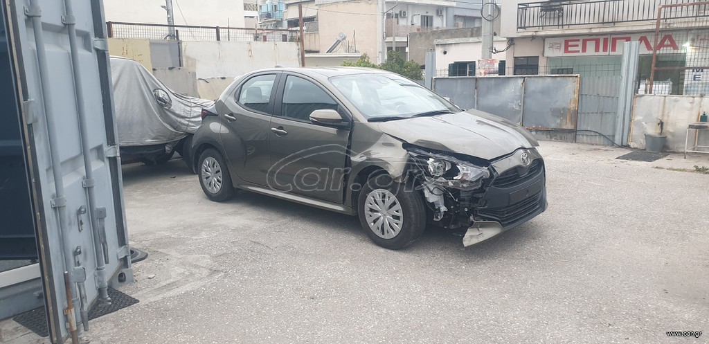 Toyota Yaris 2024 - Ελληνικό - 1 χερι - 5000 χλμ