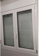 Παράθυρο PVC, δύο φύλλα με ρόλο, ανοιγμένο ανακλινόμενο.