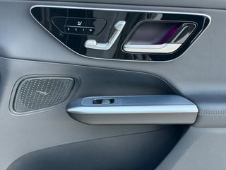 Mercedes-Benz GLC 220 2023 *PANORAMA*AMG LINE*ACC*FACELIFT*FULL EXTRA*-thumb-32