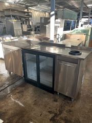 ΠΟΣΤΟ ΚΑΦΕ , ΑΜΠΑΡΙ ΑΝΟΙΓΟΜΕΝΟ , ΕΡΜΑΡΙΟ ΜΕ ΔΥΟ ΠΟΡΤΕΣ , ΨΥΓΕΙΟ