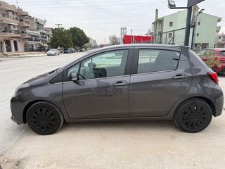 Toyota Yaris 2016-thumb-5