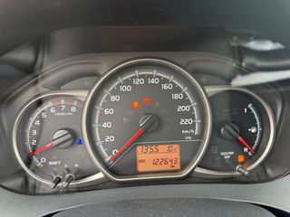 Toyota Yaris 2016-thumb-12