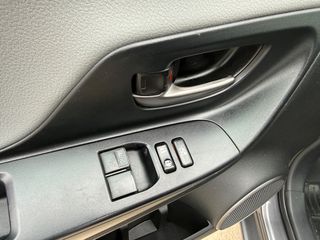 Toyota Yaris 2016-thumb-13