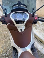 Piaggio Beverly 300i 2013-thumb-11