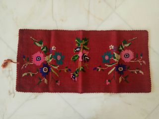 Μαξιλαροθήκη antique αρχές 20ου αιώνα, ολόμαλλη χειροποίητη, επίπεδης ύφανσης και φυτικής βαφής. Διαστάσεις: 84x38 εκατοστά . Καθαρισμένη, έτοιμη για χρήση
