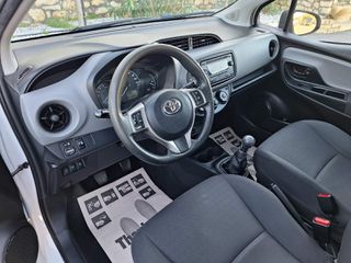Toyota Yaris 2017-thumb-9