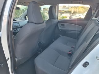 Toyota Yaris 2017-thumb-11