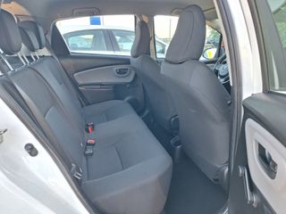Toyota Yaris 2017-thumb-12