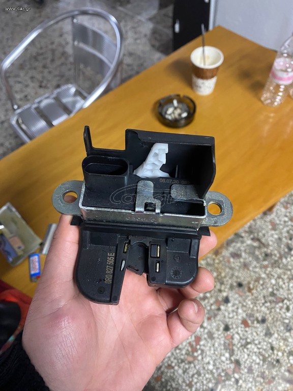 ΚΛΕΙΔΑΡΙΑ ΠΙΣΩ (ΜΠΑΓΚΑΖ)-VW GOLF-LEON MK2