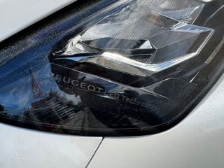 Peugeot 2008 2020 1.5 BlueHDi 131hp Allure EAT8 Automatic-thumb-15