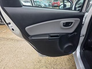 Toyota Yaris 2015 1.4 D-4D-thumb-24