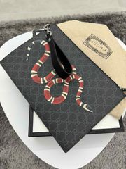 gucci black gg supreme snake clutch bag