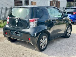 Toyota iQ 2011-thumb-7