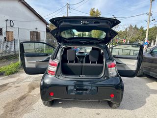 Toyota iQ 2011-thumb-9