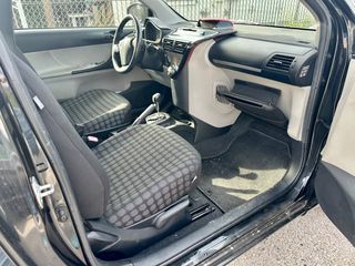 Toyota iQ 2011-thumb-11