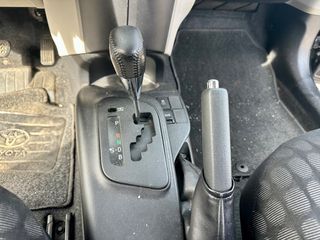 Toyota iQ 2011-thumb-14